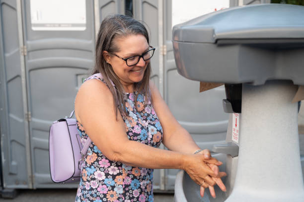 Best Portable restroom trailer rental  in Davenport, IA